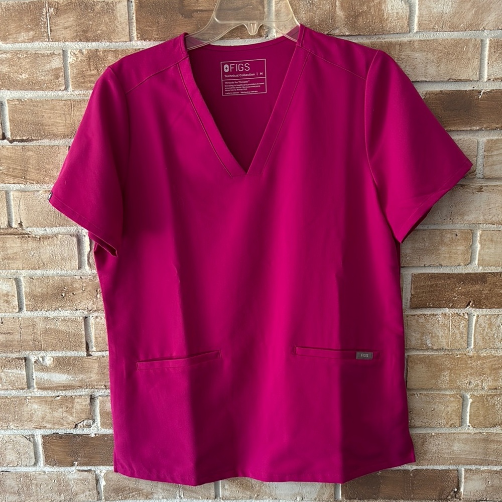 FIGS Raspberry Casma 2 pocket scrub top